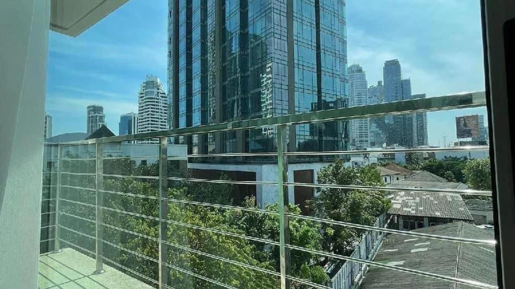 Vivi Avenue Thonglor Apartment Bangkok Exterior photo